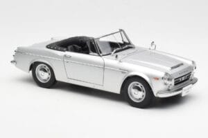 Datsun Fairlady 2000 SR311 Roadster Sudrabs AUTOart 1:18 77432 Metāls — attēls 6 no 8