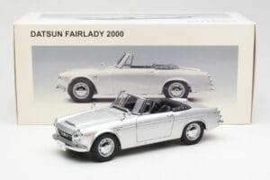 Datsun Fairlady 2000 SR311 Roadster Sudrabs AUTOart 1:18 77432 Metāls — attēls 8 no 8