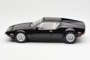 De Tomaso Pantera Melns Kyosho 1:18 08851BK Metāls — attēls 4 no 8