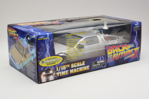 DeLorean DMC-12 Time Machine Back to the Future II Diamond 1:15 210123 Metāls — attēls 2 no 3