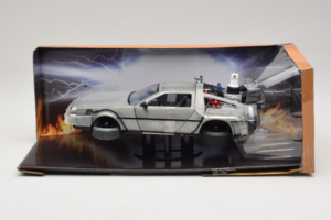 DeLorean DMC-12 Time Machine Back to the Future II Jada 1:24 253255021 Metāls