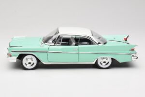 DeSoto Adventurer Zaļš Road Signature 1:18 92738-R1 Metāls — attēls 4 no 8