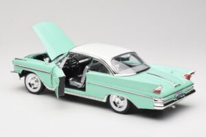 DeSoto Adventurer Zaļš Road Signature 1:18 92738-R1 Metāls — attēls 5 no 8