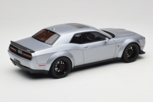 Dodge Challenger SRT Hellcat Redeye Sudrabs GT Spirit 1:18 GT226 Sveķi — attēls 2 no 6