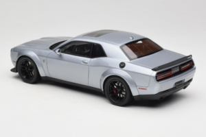 Dodge Challenger SRT Hellcat Redeye Sudrabs GT Spirit 1:18 GT226 Sveķi — attēls 5 no 6