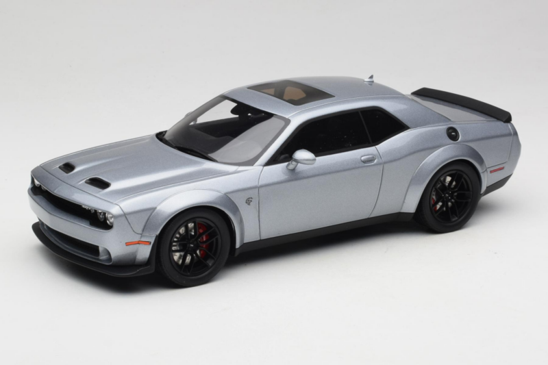 Dodge Challenger SRT Hellcat Redeye Sudrabs GT Spirit 1:18 GT226 Sveķi