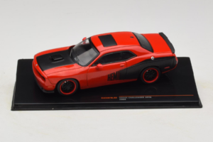 Dodge Challenger SRT8 Sarkans IXO 1:43 CLC597N Metāls