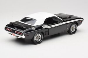 Dodge Challenger R/T Melns & Balts ERTL 1:18 36549 Metāls — attēls 3 no 8