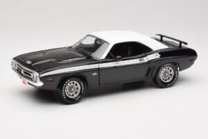 Dodge Challenger R/T Melns & Balts ERTL 1:18 36549 Metāls