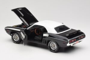 Dodge Challenger R/T Melns & Balts ERTL 1:18 36549 Metāls — attēls 5 no 8