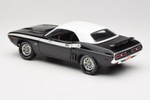 Dodge Challenger R/T Melns & Balts ERTL 1:18 36549 Metāls — attēls 7 no 8