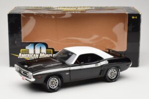 Dodge Challenger R/T Melns & Balts ERTL 1:18 36549 Metāls — attēls 8 no 8