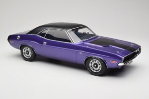 Dodge Challenger R/T Plum Crazy Otto 1:12 G083 Sveķi — attēls 4 no 6
