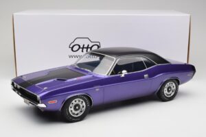 Dodge Challenger R/T Plum Crazy Otto 1:12 G083 Sveķi — attēls 6 no 6