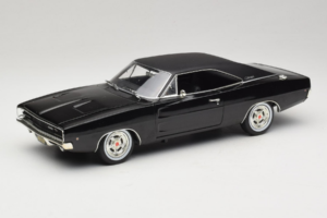 Dodge Charger R/T Steve McQueen Bullitt Movie Greenlight 1:18 12839 Metāls