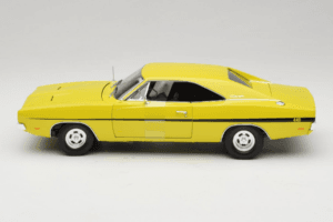 Dodge Charger R/T Dzeltens Dirty Mary Crazy Larry Auto World 1:18 AWSS101/06 Metāls — attēls 4 no 8