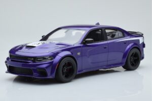 Dodge Charger Super Bee Violets GT Spirit 1:18 GT895 Sveķi