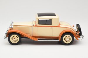 Dodge Eight DG Coupe Bēšs BoS Models 1:18 BOS289 Sveķi — attēls 3 no 6