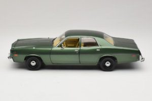 Dodge Monaco Zaļš Hunter GreenLight 1:18 19045 Metāls — attēls 4 no 8