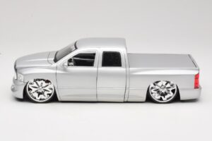 Dodge Ram Tuned Sudrabs Jada 1:18 63162-SM Metāls — attēls 4 no 8