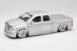 Dodge Ram Tuned Sudrabs Jada 1:18 63162-SM Metāls