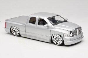 Dodge Ram Tuned Sudrabs Jada 1:18 63162-SM Metāls — attēls 6 no 8