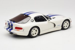 Dodge Viper GTS Stone White GT Spirit 1:18 GT940 Sveķi — attēls 2 no 6