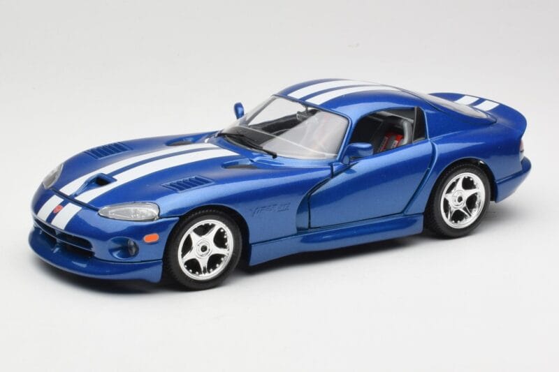 Dodge Viper GTS SR II Zils ar Baltām Svītrām Bburago 1:18 3330 Metāls
