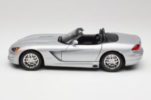 Dodge Viper SRT-10 Bright Sudrabs Bburago 1:18 34908 Metāls — attēls 4 no 8