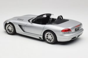 Dodge Viper SRT-10 Bright Sudrabs Bburago 1:18 34908 Metāls — attēls 7 no 8