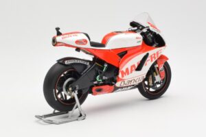 Ducati Desmosedici GP11 #8 H. Barbera Ducati MotoGP Team MotoGP 2011 Minichamps 1:12 123110008 Metāls — attēls 3 no 6