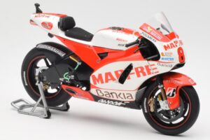 Ducati Desmosedici GP11 #8 H. Barbera Ducati MotoGP Team MotoGP 2011 Minichamps 1:12 123110008 Metāls — attēls 4 no 6