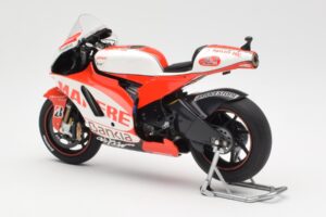 Ducati Desmosedici GP11 #8 H. Barbera Ducati MotoGP Team MotoGP 2011 Minichamps 1:12 123110008 Metāls — attēls 5 no 6
