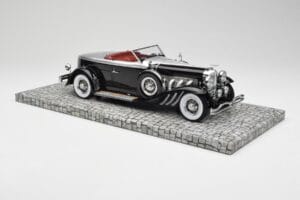 Duesenberg Model J Torpedo Disappearing Top Convertible Coupe Sudrabs Melns Minichamps 1:18 107150431 Sveķi — attēls 4 no 6