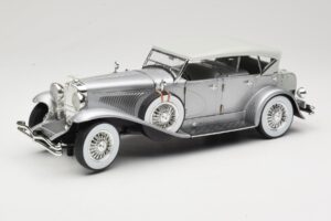 Duesenberg SJ Sudrabs GreenLight 1:18 13525 Metāls