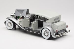 Duesenberg SJ Sudrabs GreenLight 1:18 13525 Metāls — attēls 5 no 8