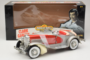 Duesenberg SJ Clark Gable's Car Sudrabs Sarkans ERTL 1:18 7962 Metāls — attēls 6 no 6