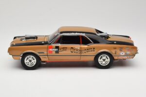 Oldsmobile 442 Hurst Hairy Olds Twin-Engine 4WD 1966 Highway 61 1:18 50089 Metāls — attēls 4 no 8