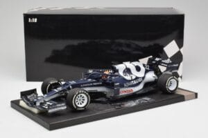 AlphaTauri AT02 #22 Y. Tsunoda Bahrain GP 2021 Minichamps 1:18 117210122 Metāls — attēls 6 no 6