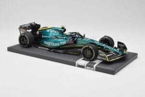 Aston Martin AMR22 Aramco #5 S. Vettel Abu Dhabi GP 2022 Last Race Collector's Edition Minichamps 1:18 117222205 Sveķi — attēls 4 no 7