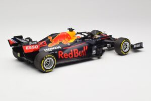 Aston Martin Red Bull Racing RB16 #33 M. Verstappen Abu Dhabi GP Winner 2020 Minichamps 1:18 110201733 Metāls — attēls 2 no 7