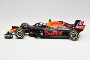 Aston Martin Red Bull Racing RB16 #33 M. Verstappen Abu Dhabi GP Winner 2020 Minichamps 1:18 110201733 Metāls — attēls 3 no 7