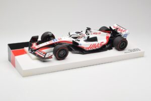 Haas VF-22 #20 K. Magnussen Pole Position Brazil GP 2022 Minichamps 1:18 147222120 Metāls — attēls 2 no 7