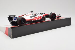 Haas VF-22 #20 K. Magnussen Pole Position Brazil GP 2022 Minichamps 1:18 147222120 Metāls — attēls 3 no 7