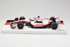 Haas VF-22 #20 K. Magnussen Pole Position Brazil GP 2022 Minichamps 1:18 147222120 Metāls