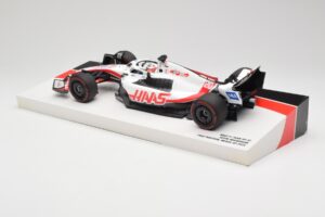 Haas VF-22 #20 K. Magnussen Pole Position Brazil GP 2022 Minichamps 1:18 147222120 Metāls — attēls 5 no 7