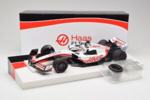 Haas VF-22 #20 K. Magnussen Pole Position Brazil GP 2022 Minichamps 1:18 147222120 Metāls — attēls 7 no 7