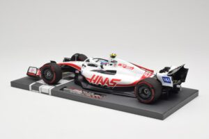 Haas VF-22 #47 M. Schumacher British GP 2022 Minichamps 1:18 117221047 Sveķi — attēls 5 no 7