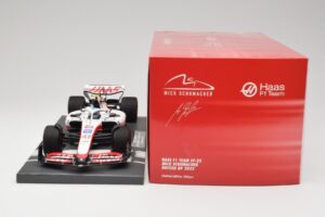 Haas VF-22 #47 M. Schumacher British GP 2022 Minichamps 1:18 117221047 Sveķi — attēls 6 no 7