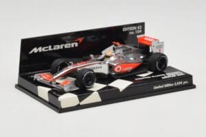 McLaren Mercedes MP4-24 #1 L. Hamilton Showcar 2009 Minichamps 1:43 530094371 Metāls — attēls 2 no 5